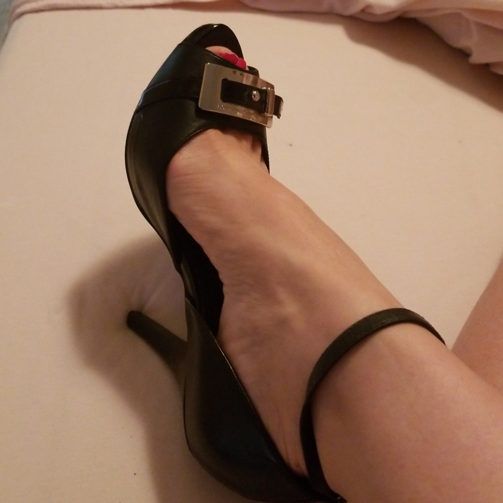 BCBG Heels--😊